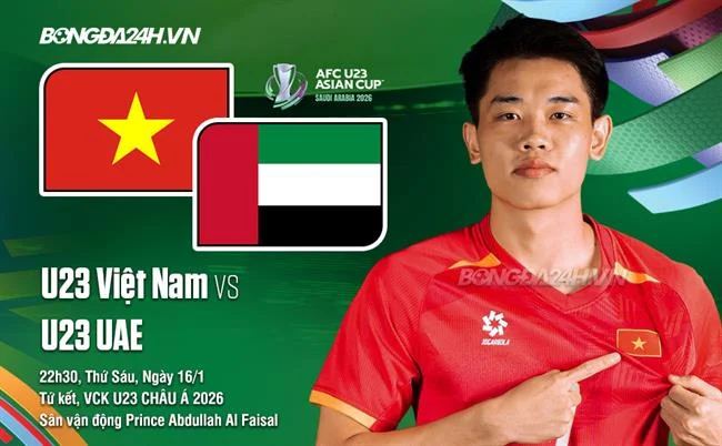 Sân tennis với vợt và bóng