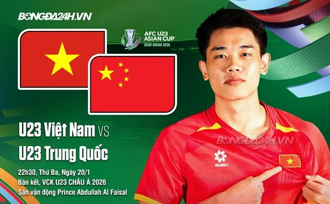 Người chơi Esports với tai nghe và màn hình gaming